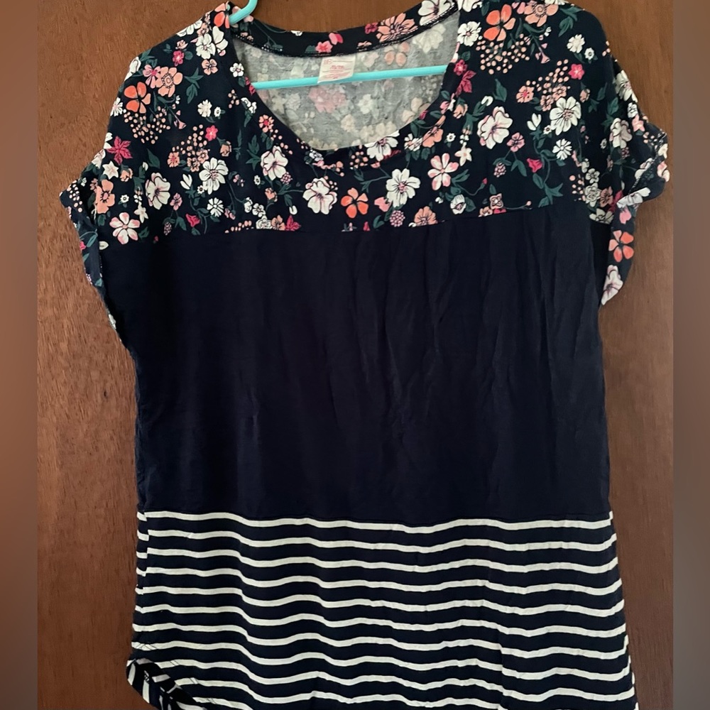 No boundaries triple pattern casual t-shirt. Size XL 15-17